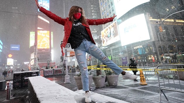 Ein Tänzchen am Times Square (Bild: APA/AFP/TIMOTHY A. CLARY)