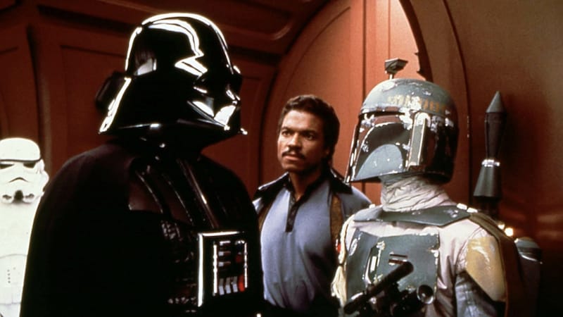 Darth Vader (Dave Prowse), Lando Calrissian (Billy Dee Willilams) und Boba Fett (Jeremy Bulloch) in „Star Wars: Episode V - Das Imperium schlägt zurück“ (Bild: LUCASFILM / Mary Evans / picturedesk.com)