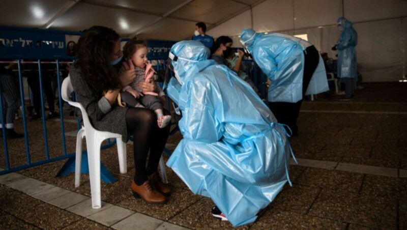 Massentests in Tel Aviv (Bild: AP)