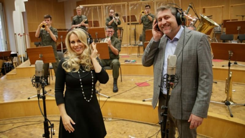 Opernstars Daniela Fally und Andreas Schager bei Proben mit Musikern der Gardemusik für das „Weihnachtsspecial“ des Österreichischen Bundesheeres. (Bild: Bundesheer/Lechner)