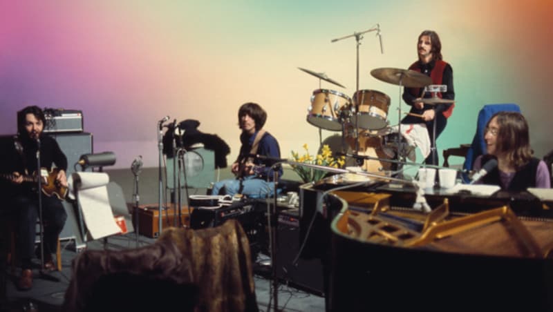 Von links: Paul McCartney, George Harrison, Ringo Starr und John Lennon in „The Beatles: Get Back“ (Bild: The Walt Disney Studios/© 2020 Apple Corps Ltd. All Rights Reserved.)