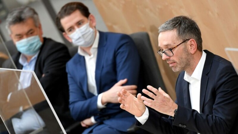 Die Gehälter von Vizekanzler Werner Kogler (Grüne), Bundeskanzler Sebastian Kurz (ÖVP) und FPÖ-Klubchef Herbert Kickl werden nicht erhöht. (Bild: APA/ROLAND SCHLAGER)