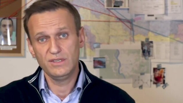 In einem Video auf seiner Instagramseite spricht Alexej Nawalny über das Telefonat mit dem FSB-Agenten. (Bild: AP)
