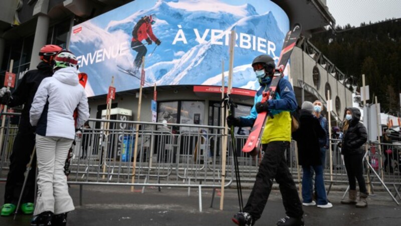 „Willkommen in Verbier“ - der Schweizer Skiort ist ein beliebtes Reiseziel für die Briten. (Bild: AFP/Fabrice Coffrini)