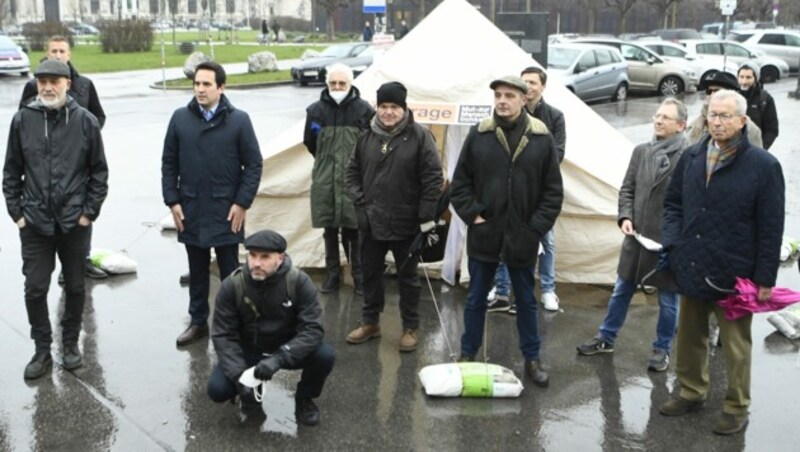 Prominente protestierten für Flüchtlingshilfe. (Bild: APA/ROBERT JAEGER)