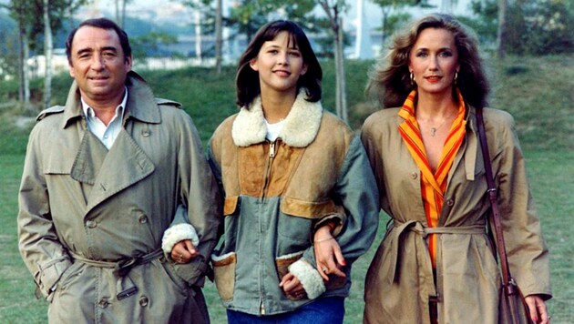 Claude Brasseur, Sophie Marceau und Brigitte Fossey in „La Boum 2“ (Bild: Everett Collection / picturedesk.com)