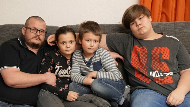 Vater Reini (42), Tochter Alissa (10), Sohn Ben (6) und Sohn Nico (13) s (Bild: gewefoto - Gerhard Wenzel)