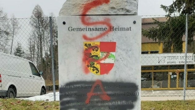 Das Denkmal in Sittersdorf wurde beschmiert. (Bild: Jordan/KHD)