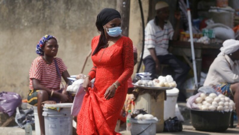 Auch Nigeria wurde bereits von der zweiten Welle erreicht. Jetzt ist dort eine neue Coronavirus-Mutation aufgetreten. (Bild: AP)