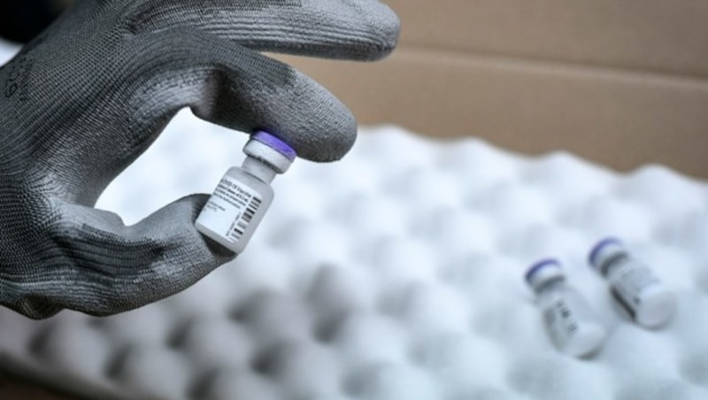 Der Corona-Impfstoff von Biontech/Pfizer traf am Stefanitag in zahlreichen Ländern der Europäischen Union ein. (Bild: AFP )