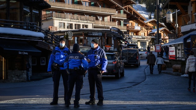 Der Schweizer Skiort Verbier ist vor allem bei britischen Wintersportlern sehr beliebt. Aufgrund der neuen Coronavirus-Mutation herrscht Ungewissheit im Urlaubsort. (Bild: AFP )