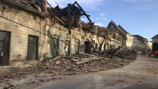 Schwere Schäden in Petrinja (Bild: The Associated Press)