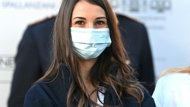 Krankenschwester Claudia Alivernini erhielt in Italien die erste Dosis des Pfizer-BioNTech-Impfstoffes. (Bild: ANDREAS SOLARO/AFP)
