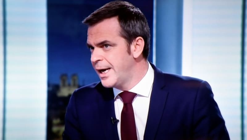 „Wir befinden uns seit drei Wochen auf einem Plateau, mit etwa 15.000 Neuinfektionen pro Tag“, sagte Gesundheitsminister Olivier Véran am Dienstagabend im TV-Sender France 2. (Bild: AFP)