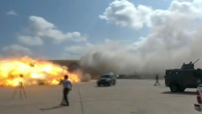 Explosion am Flughafen von Aden (Bild: AFP)