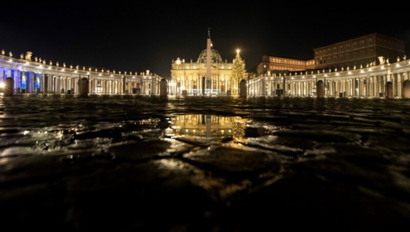 Gähnende Leere am St. Peters Platz im Vatikan (Bild: Tiziana FABI / AFP)