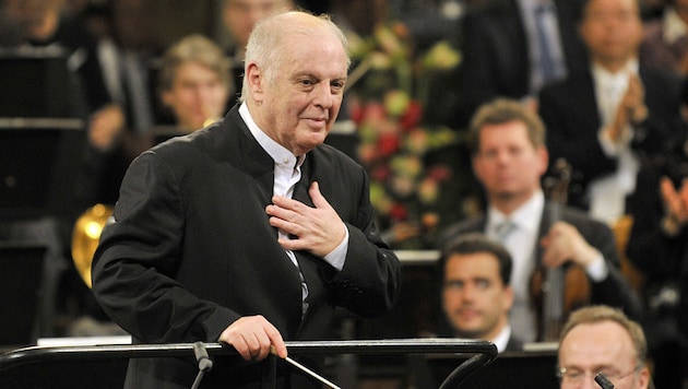 Daniel Barenboim bei seinem letzten Einsatz beim Neujahrskonzert 2021 (Bild: APA/HANS PUNZ)