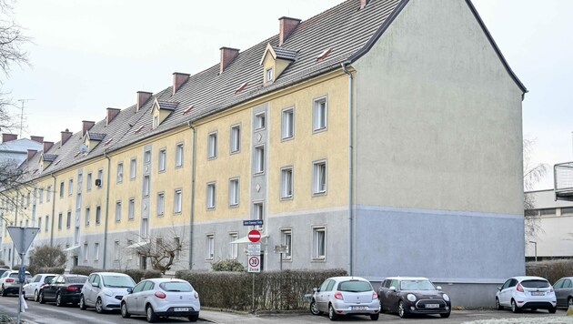 Der Tatort der blutigen Drogenparty in der Anton-Azwanger-Straße in Steyr (Bild: © Harald Dostal)