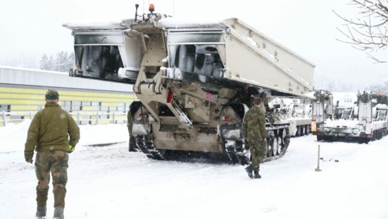 Auch das Militär hilft in Ask bei der Suche. (Bild: Terje Pedersen / NTB / AFP) / Norway OUT)