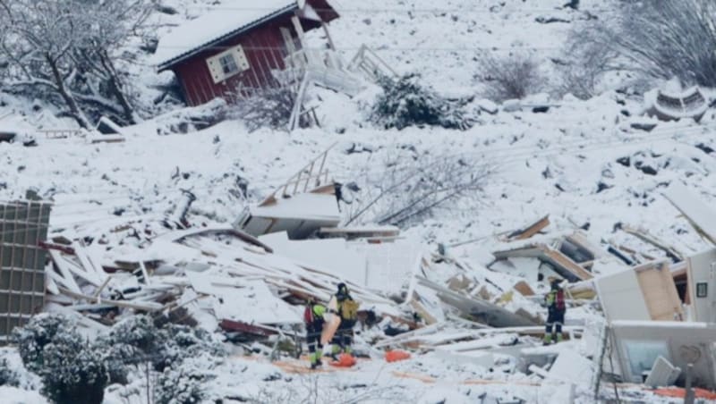Helfer suchten tagelang nach Überlebenden. (Bild: Terje Bendiksby / NTB / AFP) / Norway OU)