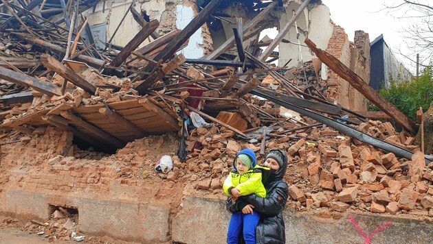 Zerstörte Häuser, hier in Petrinja (Bild: Christa Blümel)