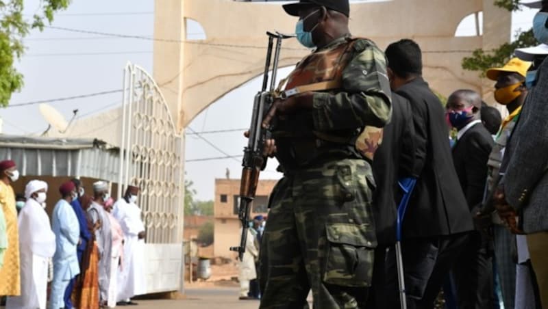 Am Samstag wurden im Niger unter strengem Polizeischutz die vorläufigen Ergebnisse der Präsidenten- und Parlamentswahlen bekannt gegeben. (Bild: AFP)