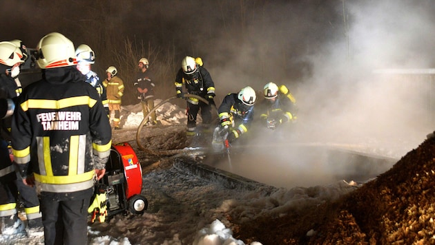 Das Feuer ist vermutlich auf einen technischen Defekt zurückzuführen. (Bild: zoom.tirol)