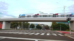 Als Lightrail-Garnitur wird die Linzer Stadtbahn die Hafenstraße überqueren (Bild: Schiene OÖ)