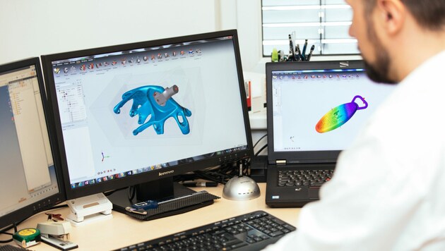 Gefragte Innovation: In der Software denkt der Ilzer 3D-Druck-Pionier M&H Funktionen und Bauteile neu, bevor sie in Druck gehen. (Bild: LUCAS KUNDIGRABER/M&H)