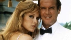 Tanya Roberts als Stacey Sutton mit Roger Moore in „Im Angesicht des Todes“ (1985) (Bild: Everett Collection / picturedesk.com)