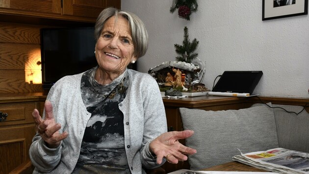 Trotz künstlicher Luftröhre ist Ilse Kogler heute 83 Jahre alt. Doch die vergangenen Jahre waren nicht immer einfach. Mit ihrer Lebensgeschichte möchte sie zeigen, dass es sich lohnt, zu kämpfen. (Bild: Andreas Fischer)
