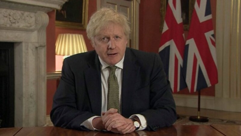 Premierminister Boris Johnson während der Fernsehansprache. (Bild: AP)