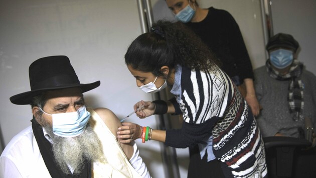 Israel fährt eine massive Impfkampagne. (Bild: AP)