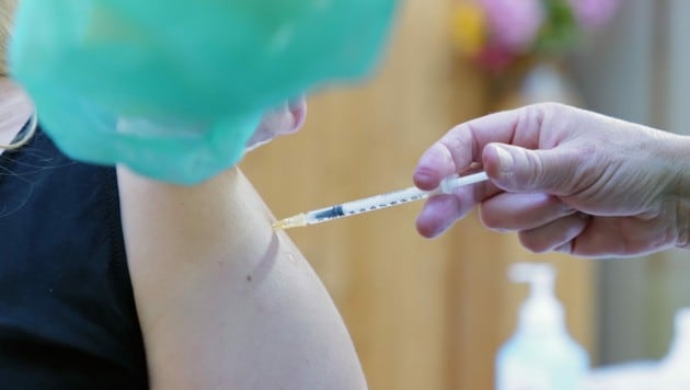 Landesrätin Katharina Wiesflecker hofft darauf, dass sich noch mehr Bewohner und Pflegekräfte impfen lassen. (Bild: APA/LPD/Oskar Höher)