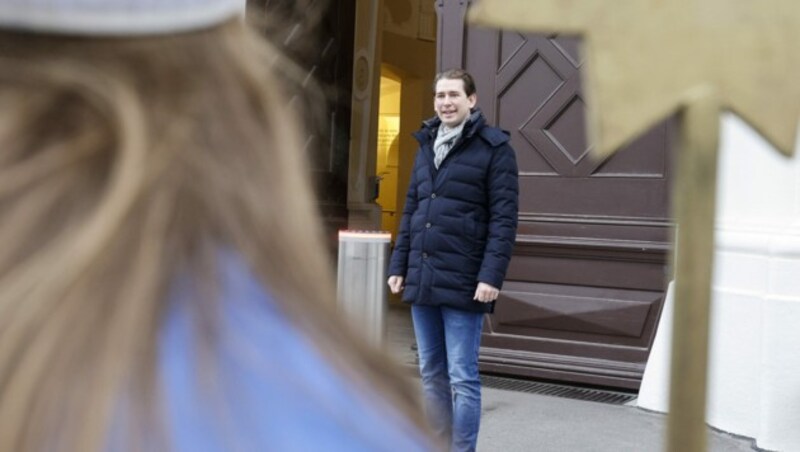 Bundeskanzler Sebastian Kurz empfängt Sternsinger am 5. Jänner vor dem Bundeskanzleramt. (Bild: BUNDESKANZLERAMT/DRAGAN TATIC)