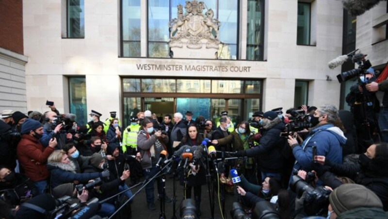 Assanges Verlobte Stella Moris nach dem Urteil am Mittwoch in London (Bild: AFP)