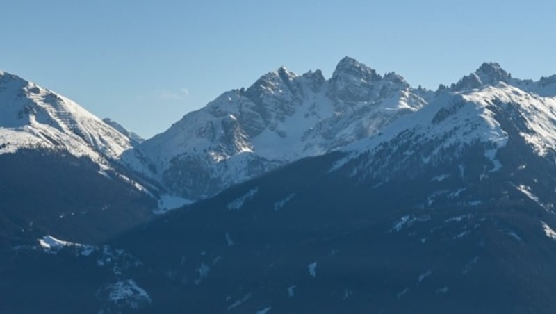 Das Projektgebiet mit Axamer Lizum (Mi.), Kalkkögel und nach links Verbindung nach Mutters. (Bild: LIEBL Daniel | zeitungsfoto.at)