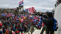 In einer beispiellosen Aktion stürmten Trump-Anhänger am 6. Jänner 2021 das US-Kapitol. (Bild: AFP/Roberto Schmidt)