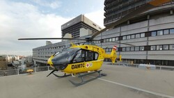 Mit dem Rettungshelikopter wurde das schwerst verletzte Baby von Tulln (NÖ) ins Wiener AKH gebracht, wo es jetzt behandelt wird. (Bild: ÖAMTC)