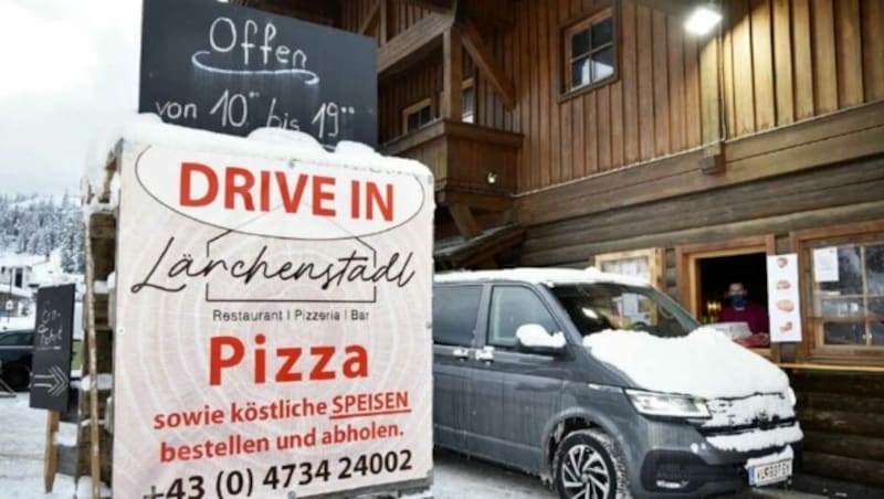 Der „Pizza Drive In“ funktioniert laut Wirt gut. (Bild: Roland Holitzky)