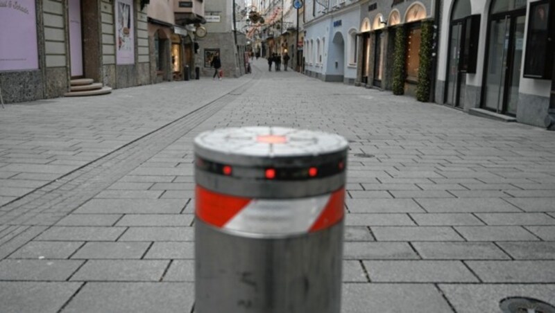 Harter Lockdown, leichter Lockdown, Öffnung - und alles wieder von vorne: Den Österreichern geht die Lust aus, die Covid-Maßnahmen mitzutragen. (Bild: BARBARA GINDL/APA/picturedesk.com)