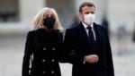 Frankreichs First Lady Brigitte Macron und Präsident Emmanuel Macron (Bild: Photo by Michel Euler / POOL / AFP)