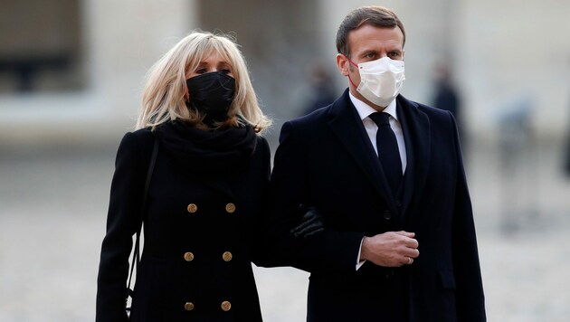 Frankreichs First Lady Brigitte Macron und Präsident Emmanuel Macron (Bild: Photo by Michel Euler / POOL / AFP)