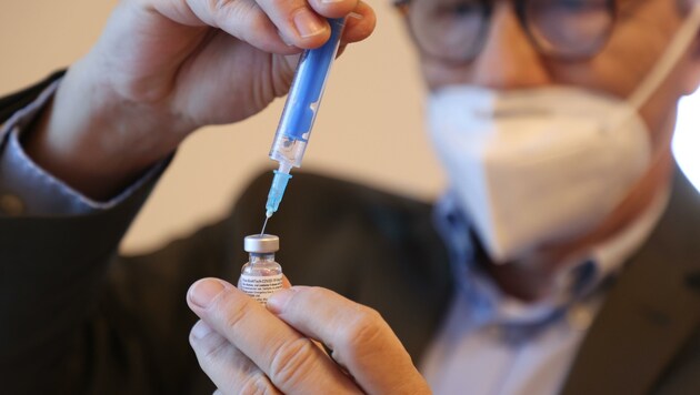 Die Impfungen in den Seniorenheimen laufen, die Beteiligung des Personals hält sich noch in Grenzen. (Bild: Franz Neumayr)