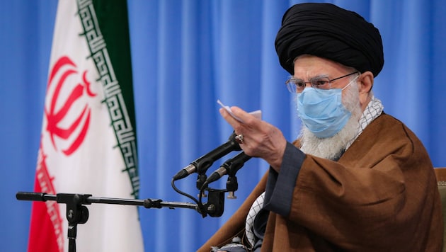 Ajatollah Ali Khamenei will keine Corona-Impfstoffe aus Großbritannien und den USA. Ein kubanischer Impfstoff darf aber laut jüngsten Meldungen durchaus im Iran getestet werden. (Bild: AFP)