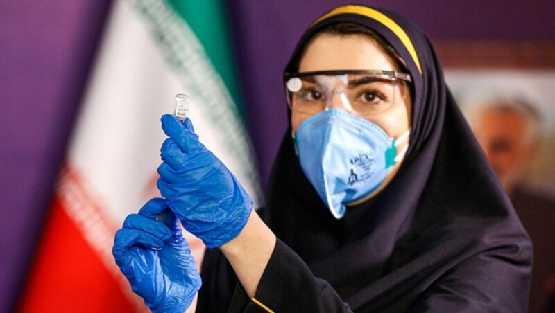 Der Iran hat auch einen eigenen Impfstoff entwickelt, der sich derzeit in der Testphase befindet. (Bild: AFP)