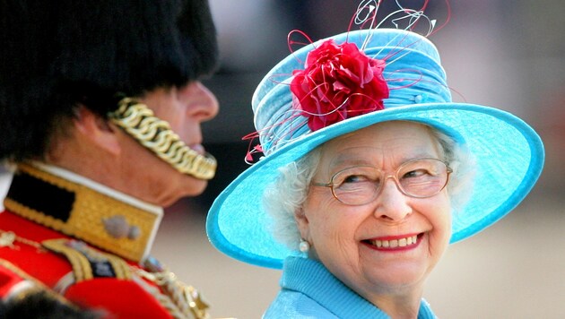 Queen Elizabeth II. hat am 21. April Geburtstag. Wegen des besseren Wetters findet ihre Geburtstagsparade aber jedes Jahr im Juni statt. (Bild: Lewis Whyld / PA / picturedesk.com)