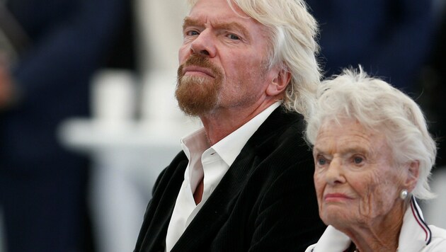 Sir Richard Branson mit seiner Mutter Eve (Bild: Peter Nicholls / PA / picturedesk.com)