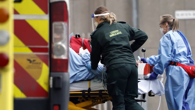 Eine Untersuchung ist zu dem Schluss gekommen, dass Zehntausende Corona-Tote in Großbritannien ...