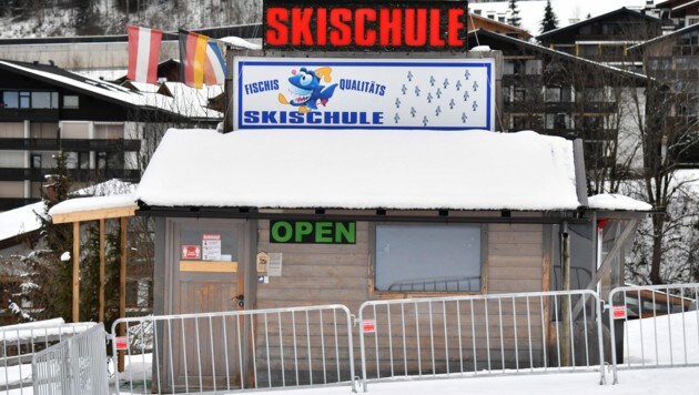 Darf diese Skischule im Skigebiet Flachau im heurigen Winter überhaupt noch öffnen? (Bild: APA/BARBARA GINDL)